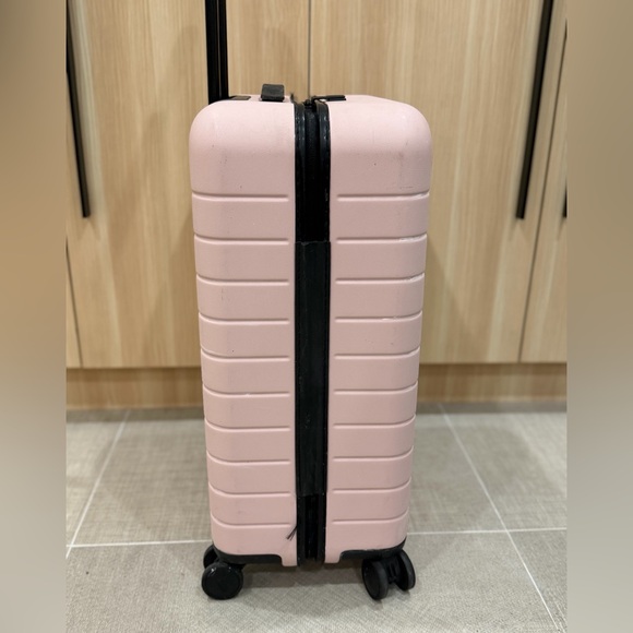 Away Blush Pink Bigger Carry on Luggage - Picture 2 of 11